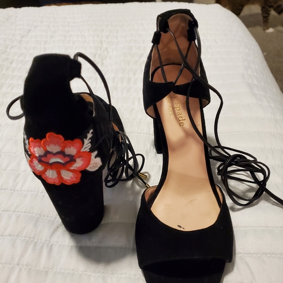 Kate Spade Oasis Embroidered strappy heels. - Picture 5 of 5